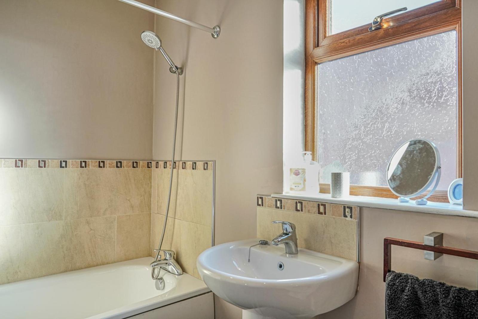 3 Bed House, Quiet Location Close To Bangor Buitenkant foto